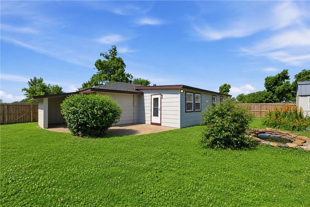 2007 W Pine Street, Rogers, AR 72758