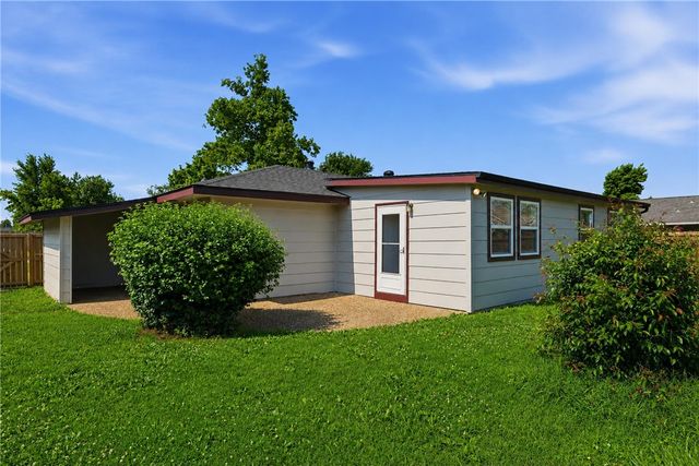 2007 W Pine Street, Rogers, AR 72758