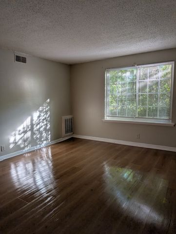 441 Harding Pl Apt B2, Nashville, TN 37211