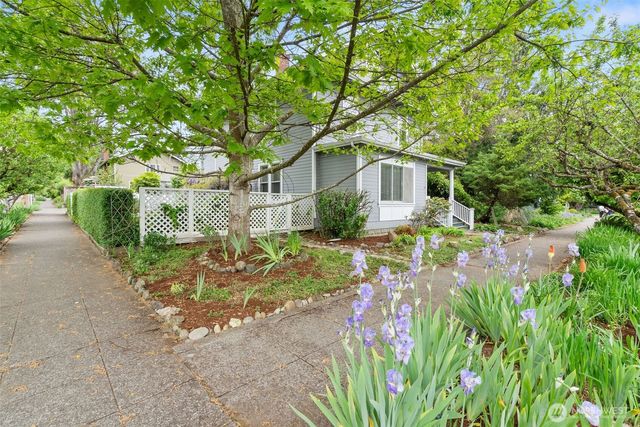 225 17th Avenue SE, Olympia, WA 98501