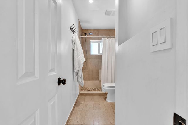 4441 NE 19TH Avenue, Oakland Park, FL 33308