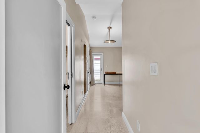 4441 NE 19TH Avenue, Oakland Park, FL 33308