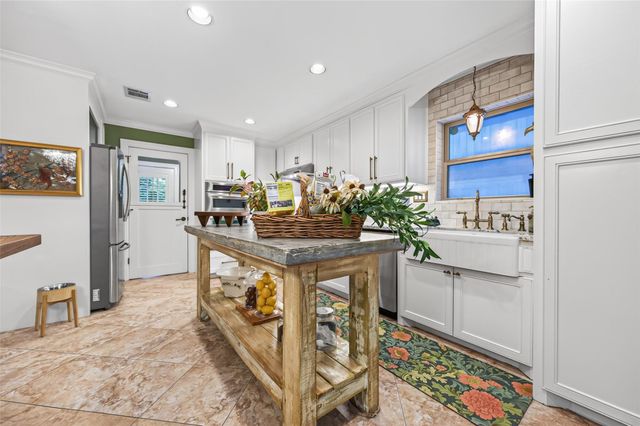 5531 Lymbar Drive, Houston, TX 77096