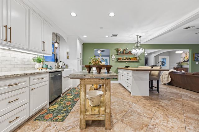 5531 Lymbar Drive, Houston, TX 77096