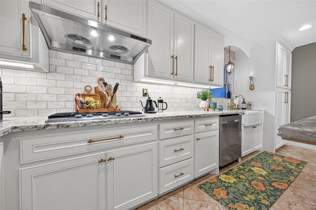 5531 Lymbar Drive, Houston, TX 77096