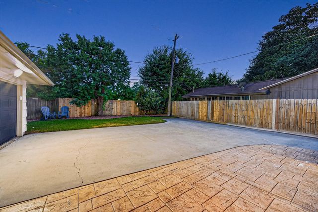 5531 Lymbar Drive, Houston, TX 77096