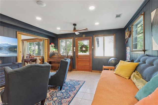 679 Shore DR, Hartfield, VA 23071