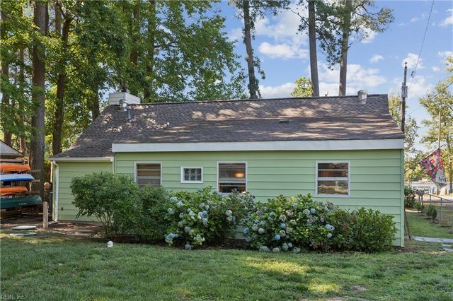 679 Shore DR, Hartfield, VA 23071