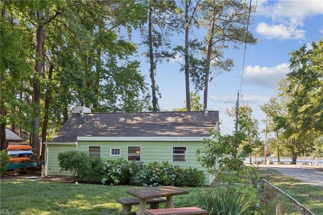 679 Shore DR, Hartfield, VA 23071