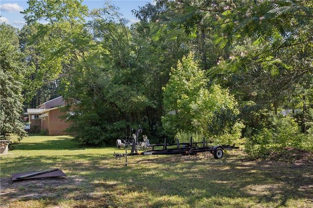 679 Shore DR, Hartfield, VA 23071