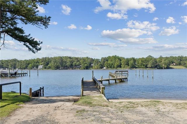 679 Shore DR, Hartfield, VA 23071