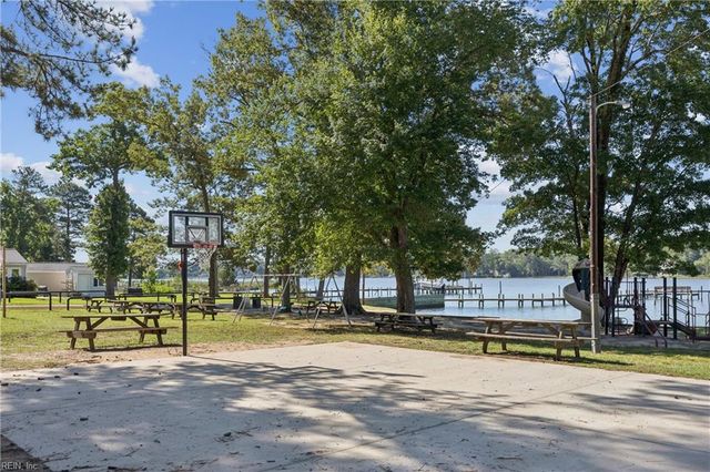 679 Shore DR, Hartfield, VA 23071