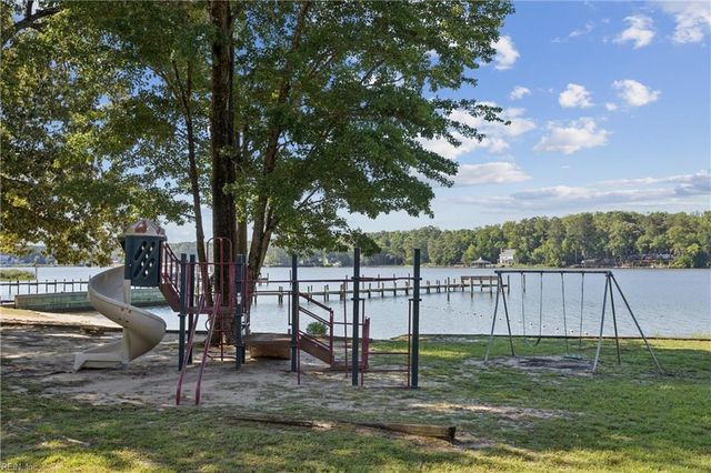 679 Shore DR, Hartfield, VA 23071