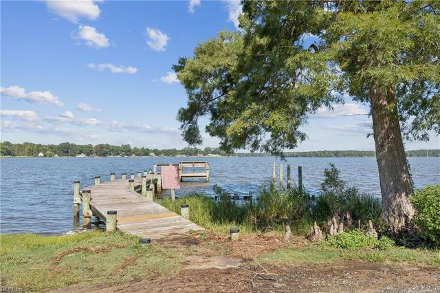 679 Shore DR, Hartfield, VA 23071