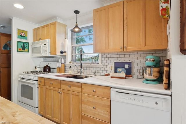 679 Shore DR, Hartfield, VA 23071