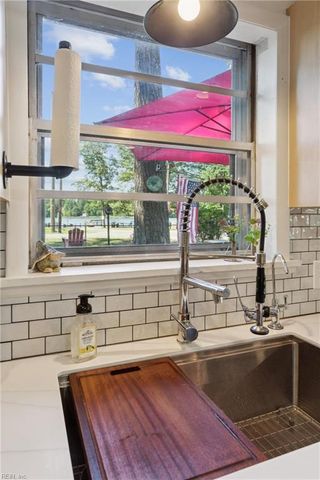 679 Shore DR, Hartfield, VA 23071