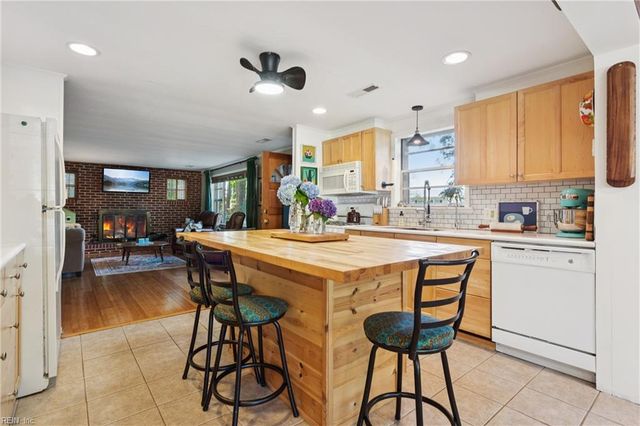 679 Shore DR, Hartfield, VA 23071
