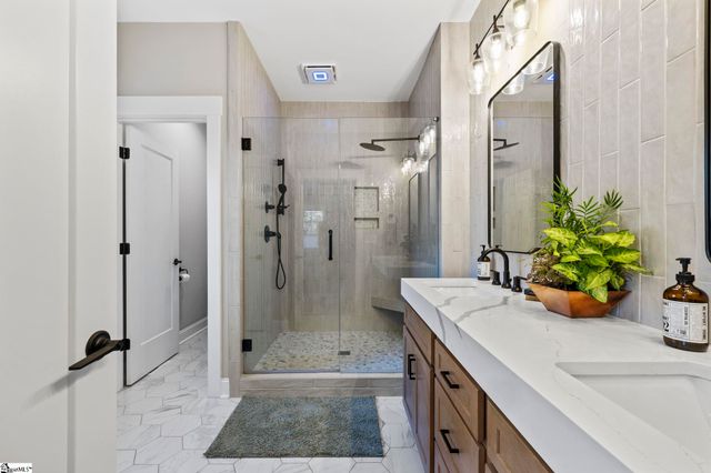 127 W Circle Avenue, Greenville, SC 29607