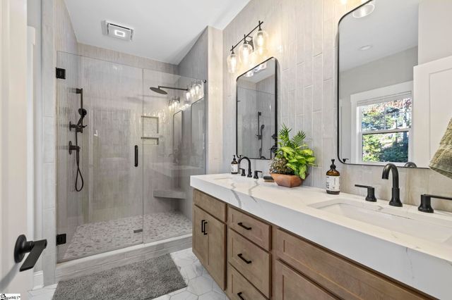 127 W Circle Avenue, Greenville, SC 29607