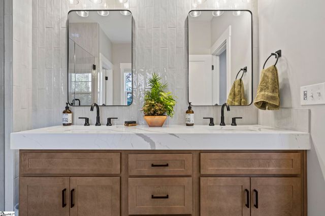 127 W Circle Avenue, Greenville, SC 29607