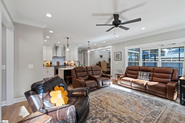 127 W Circle Avenue, Greenville, SC 29607