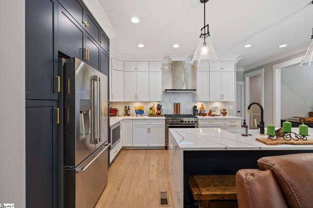 127 W Circle Avenue, Greenville, SC 29607