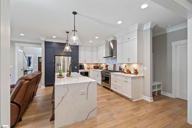 127 W Circle Avenue, Greenville, SC 29607