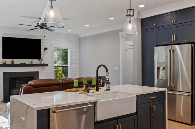 127 W Circle Avenue, Greenville, SC 29607