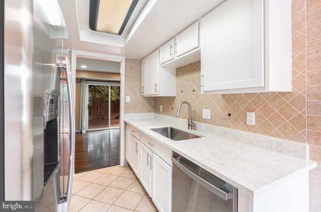 7432 LARNE LN, Lorton, VA 22079