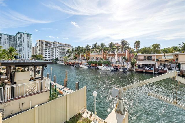 3862 NE 171st St E, North Miami Beach, FL 33160