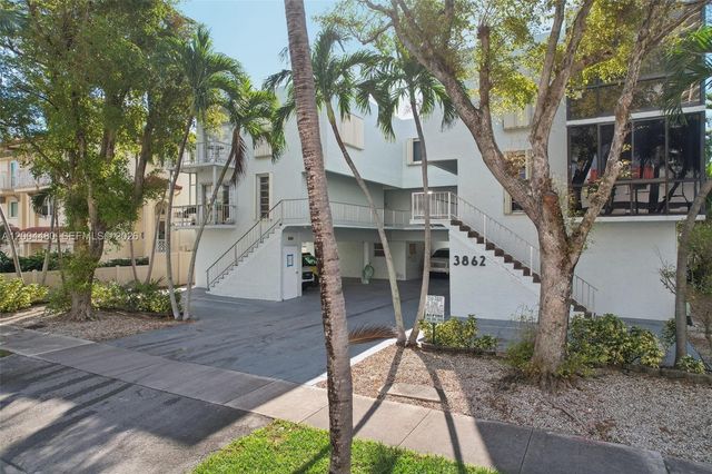 3862 NE 171st St E, North Miami Beach, FL 33160