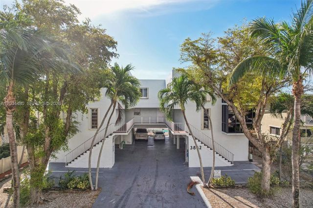 3862 NE 171st St E, North Miami Beach, FL 33160