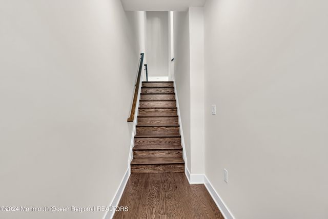 6 Augustus Drive, Middletown, NJ 07748