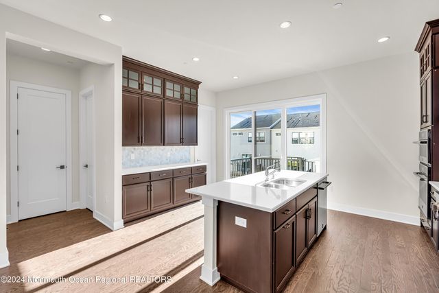 6 Augustus Drive, Middletown, NJ 07748