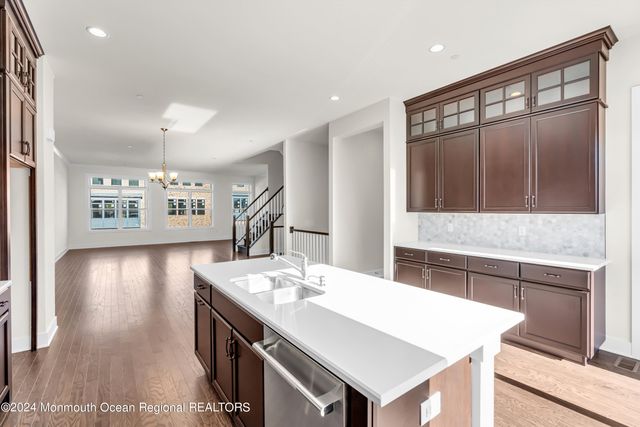 6 Augustus Drive, Middletown, NJ 07748