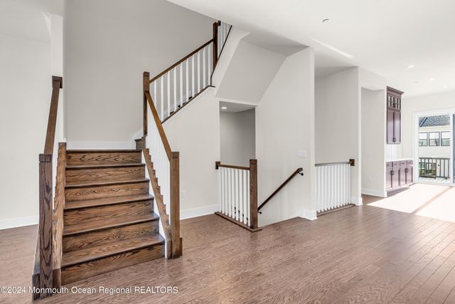 6 Augustus Drive, Middletown, NJ 07748