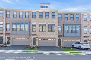 6 Augustus Drive, Middletown, NJ 07748