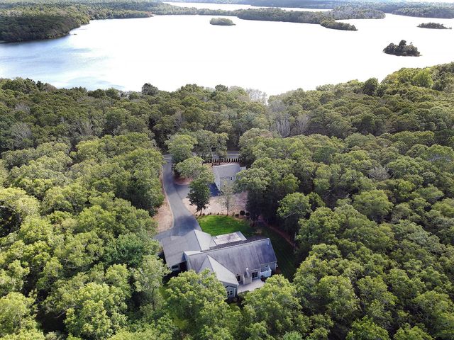 29 Pimlico Pond Road, Mashpee, MA 02649