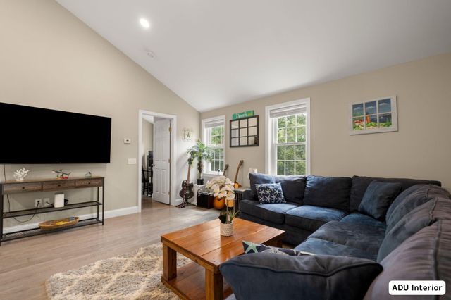 29 Pimlico Pond Road, Mashpee, MA 02649