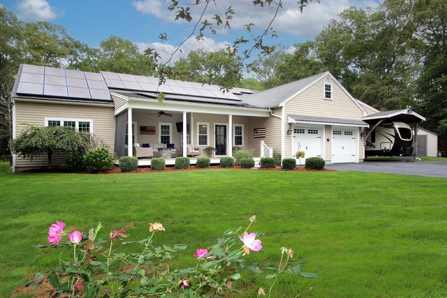 29 Pimlico Pond Road, Mashpee, MA 02649