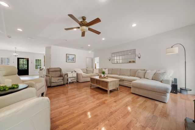 29 Pimlico Pond Road, Mashpee, MA 02649