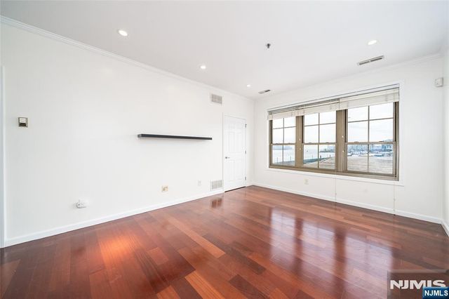 26 Ave At Port Imperial 204, West New York, NJ 07093