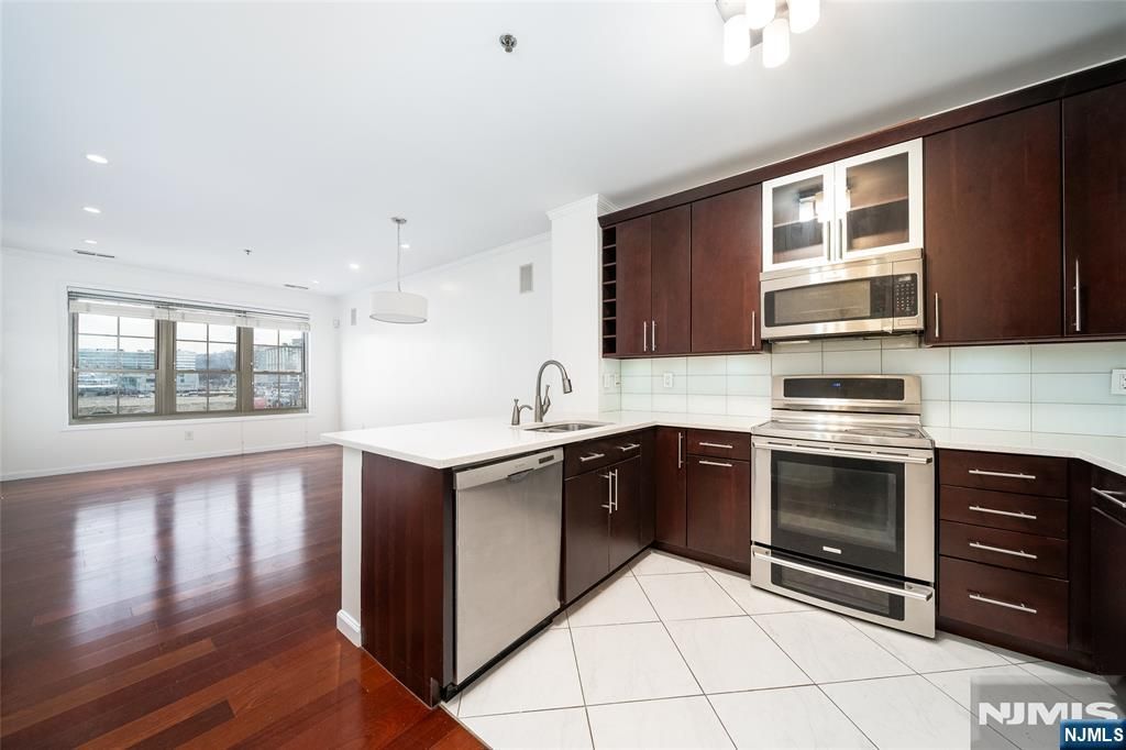 26 Ave At Port Imperial 204, West New York, NJ 07093