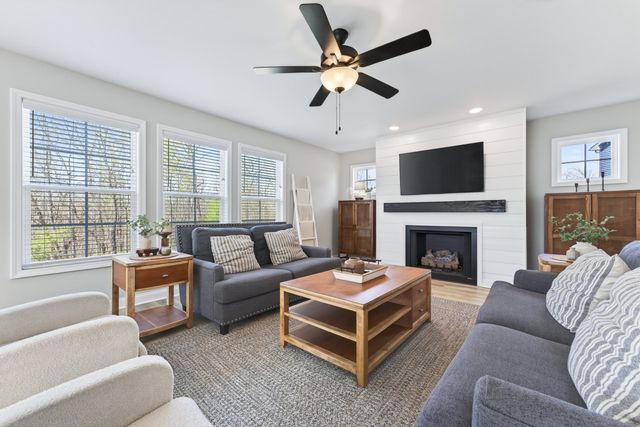 842 Marksman Ct, Clarksville, TN 37042