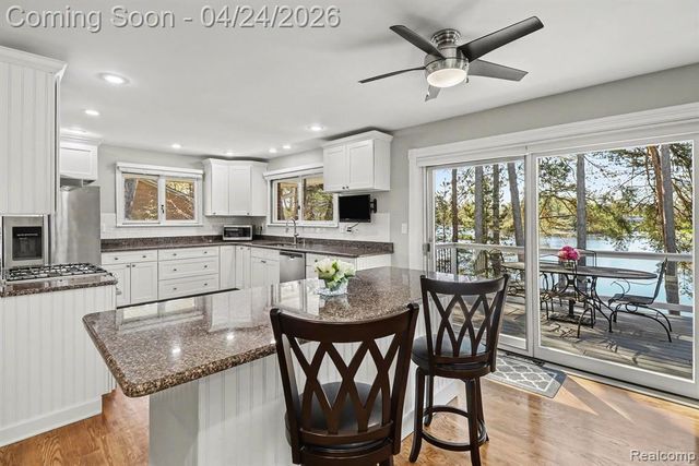 1085 Abseguami Trail, Lake Orion, MI 48362