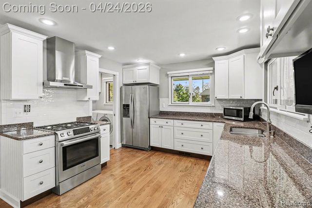 1085 Abseguami Trail, Lake Orion, MI 48362
