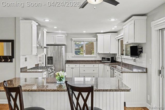 1085 Abseguami Trail, Lake Orion, MI 48362