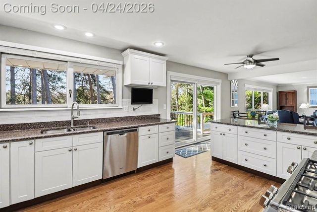 1085 Abseguami Trail, Lake Orion, MI 48362