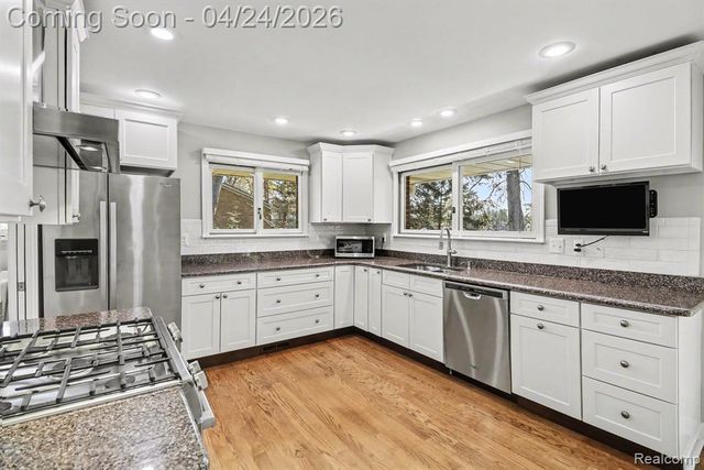 1085 Abseguami Trail, Lake Orion, MI 48362