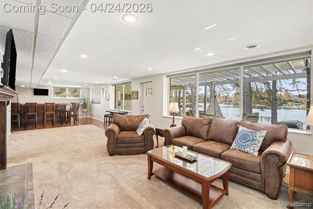 1085 Abseguami Trail, Lake Orion, MI 48362